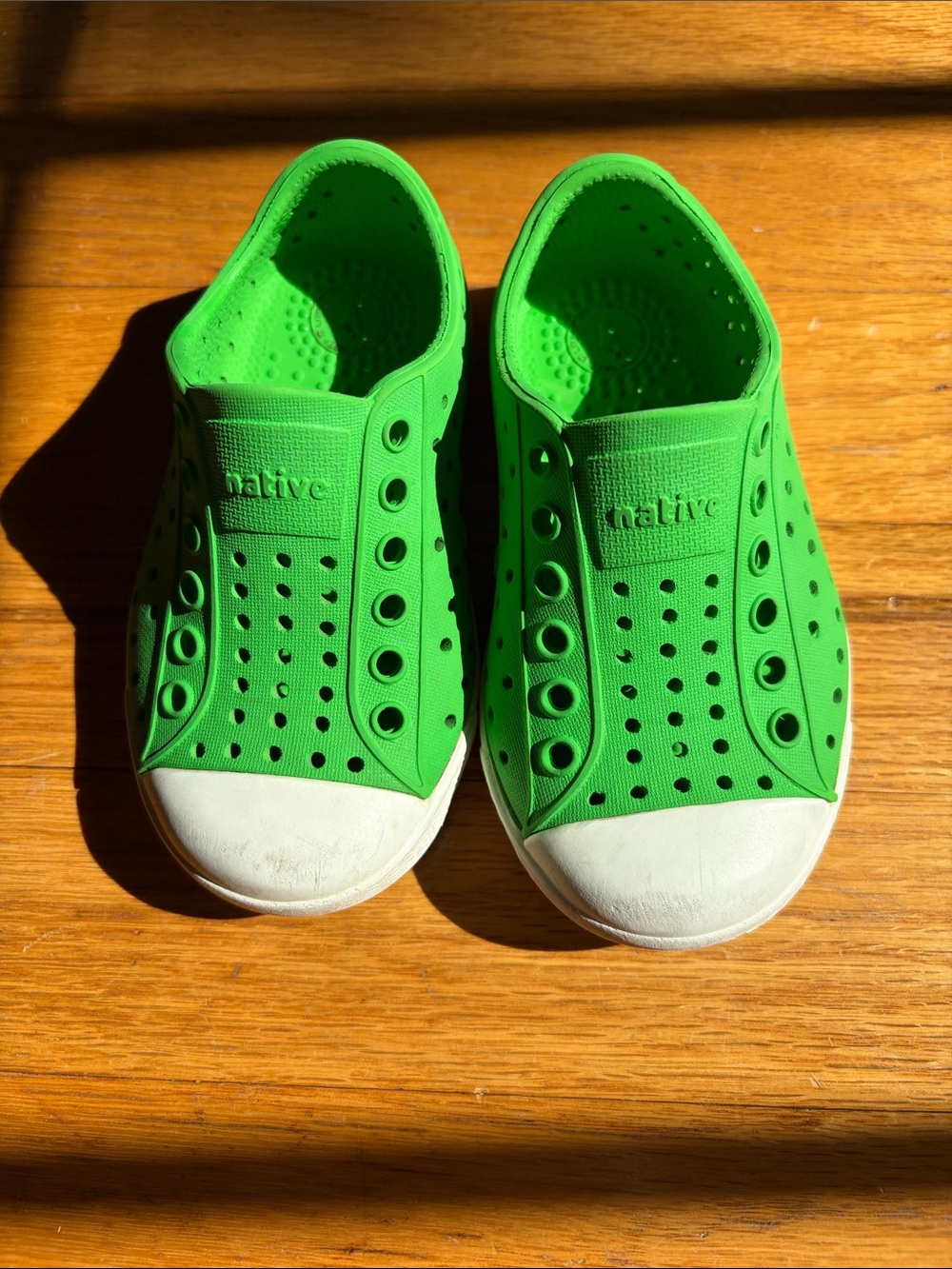 Native Jefferson Slip-On Toddler Kids Shoes in Bright Green | size: 6